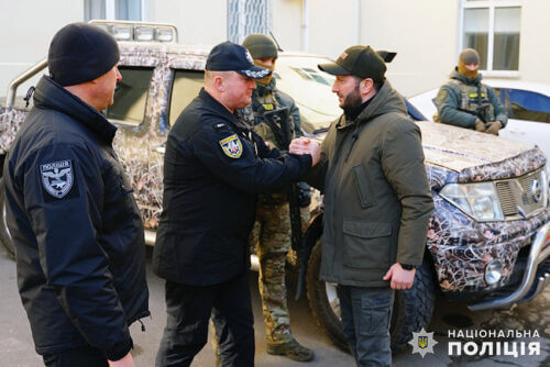 Бойовий підрозділ поліції Хмельниччини отримав автівку від благодійників