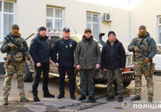Бойовий підрозділ поліції Хмельниччини отримав автівку від благодійників