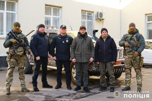 Бойовий підрозділ поліції Хмельниччини отримав автівку від благодійників