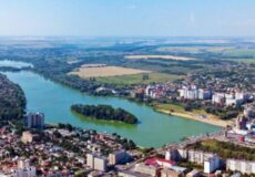 У Хмельницькому скаржаться на неприємний запах у повітрі: що про це відомо