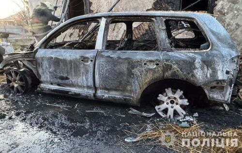 Колишній співмешканець на очах у жінки підпалив її авто: інцидент у сусідній із Хмельниччиною області