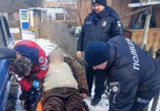 На Хмельниччині шерифи вчасно прибули до одиного пенсіонера: він був ледь живим