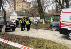 На Хмельниччині стався вибух біля ТЦК: на місці працюють екстрені служби