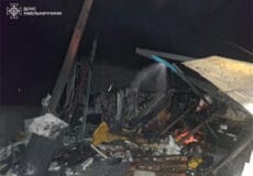 Надзвичайники ліквідували пожежу внаслідок нічної атаки на Хмельниччину
