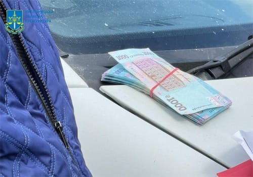 Двом лісівникам із Хмельниччини оголосили підозри