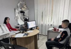 14-річний прийшов у міграційну службу на Хмельниччині за комплексною послугою