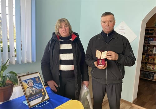 На Шепетівщині рідним загиблих захисників вручили високі державні нагороди