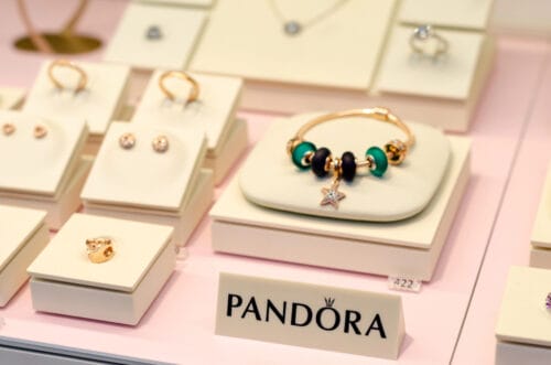 Pandora: золоті прикраси, що підкреслюють індивідуальність