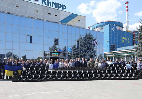 На Хмельниччині колектив скинувся на рій дронів