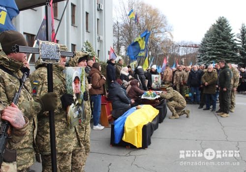 Заповів розвіяти прах над Говерлою: у Шепетівці прощалися із Захисником з позивним «Крук»
