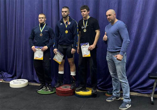 Важкоатлети гідно представили Шепетівку на обласному чемпіонаті