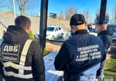 12 тисяч доларів за працевлаштування та бронь від служби: на Хмельниччині викрили двох спільників