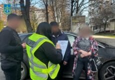Троє осіб вимагали у мешканця Хмельниччини 200 тисяч доларів