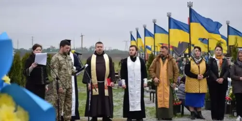 Шепетівська громада в День Героїв вшанувала полеглих захисників спільною молитвою
