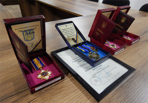 Пам’ять про мужність: у Шепетівці вшанували полеглих Героїв держнагородами