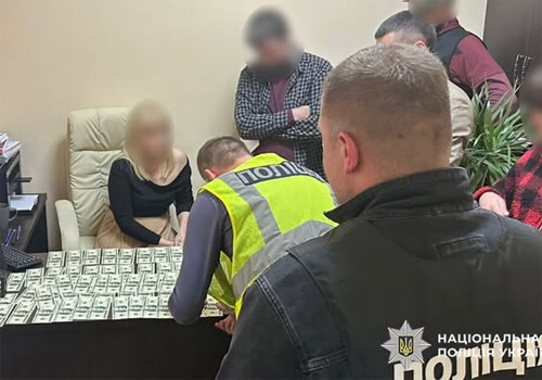Адвокатка із Хмельниччини пообіцяла клієнту зробити його дружину інвалідом