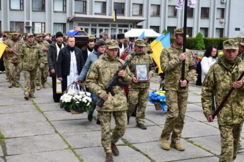 Довгі місяці невідомості: Шепетівка зустріла воїна Івана Літнаровича, який загинув у жовтні