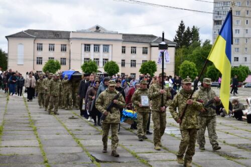 Довгі місяці невідомості: Шепетівка зустріла воїна Івана Літнаровича, який загинув у жовтні