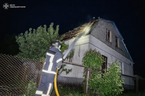 Внаслідок російського обстрілу на Хмельниччині є руйнування та загиблі