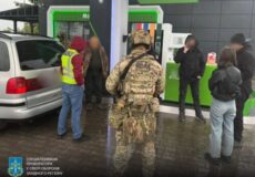 Влаштовували втечі з військових частин і трансфер за кордон за гроші: у сусідній із Хмельниччиною області викрили злочинну групу