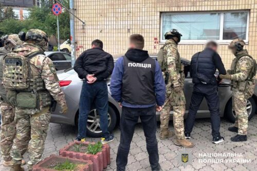Транзакції через банківську картку: юна банда втягнула підлітка у кримінал