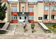 Аби дошкулити одногрупнику, з його телефону «замінував» ліцей: викрили неповнолітнього псевдомінера