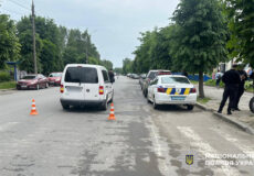 У Шепетівці на «зебрі» автомобіль наїхав на жінку