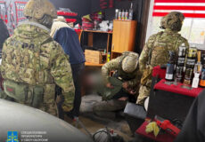 Іноземець жив у сусідній із Хмельниччиною області й «торгував впливом» у ТЦК