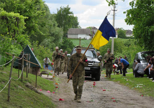 Із честю боронив Україну та мріяв про Перемогу: на Шепетівщині попрощалися Василем Оніщуком
