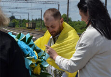 У Шепетівському районі на вокзалі зустріли земляка, що вважався зниклим безвісти