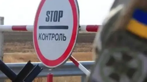 На Хмельниччині чоловік наїхав на ногу військовому на блокпосту, а той розбив йому скло: розбиралися у суді