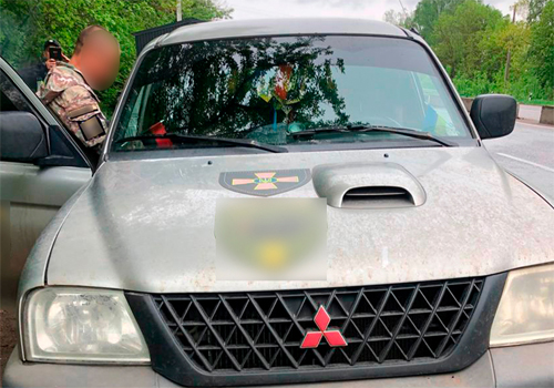 Гранати й боєприпаси під сидінням знайшли в автомобілі військовослужбовця