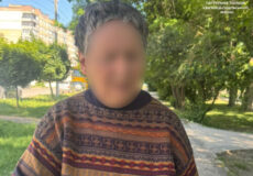 На Хмельниччині патрульні врятували літню пані від біди