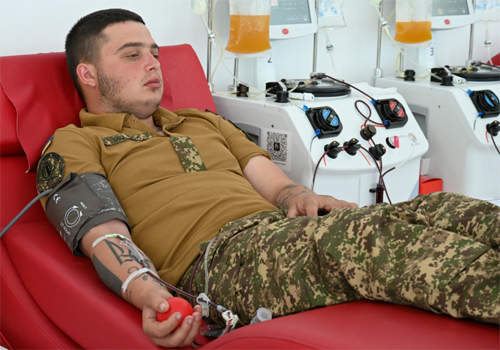 На Хмельниччині нацгвардійці здали плазму крові для побратимів