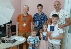 На Шепетівщині багатодітна сім’я прийшла у міграційну службу