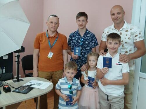 На Шепетівщині багатодітна сім’я прийшла у міграційну службу