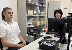 На старті у доросле життя підліток на Хмельниччині прийшов у міграційну службу