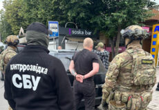 На мотоциклі з картою через «зеленку»: на Хмельниччині спіймали організатора маршруту для ухилянтів