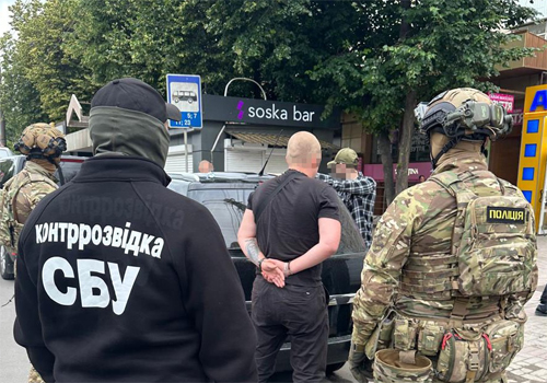 На мотоциклі з картою через «зеленку»: на Хмельниччині спіймали організатора маршруту для ухилянтів