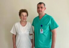 Вижила з хворобою, яку мають 2 зі 100000: жінку з Хмельниччини рятували у Львові