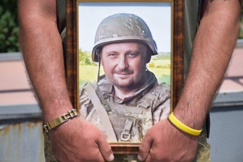 Його душа тепер серед зірок: Шепетівка прощалася з Героєм