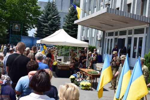 Його душа тепер серед зірок: Шепетівка прощалася з Героєм