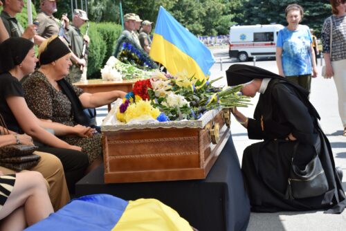 Його душа тепер серед зірок: Шепетівка прощалася з Героєм