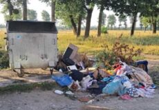 У громаді на Шепетівщині закликають не викидати у сміттєві баки все підряд