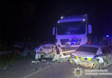 На Хмельниччині вантажівка наїхала на патрульних, які оформляли ДТП