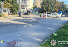 Не розминулися на Хмельниччині: ушпиталили водіїв двоколісних