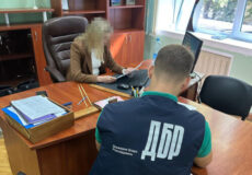 Посадовицю Держгеокадастру на Хмельниччині підозрюють у схемах із заповідними ділянками