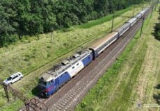 Трагедія на залізниці: потяг, попри гальмування, збив пенсіонерку