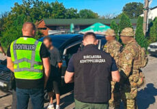 Гарантували маршрут без блокпостів і прикордонників: на Хмельниччині викрили «провідників» за кордон