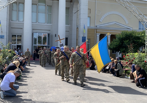 Був люблячим батьком, залишив по собі сина: на Шепетівщині віддали останню шану захиснику